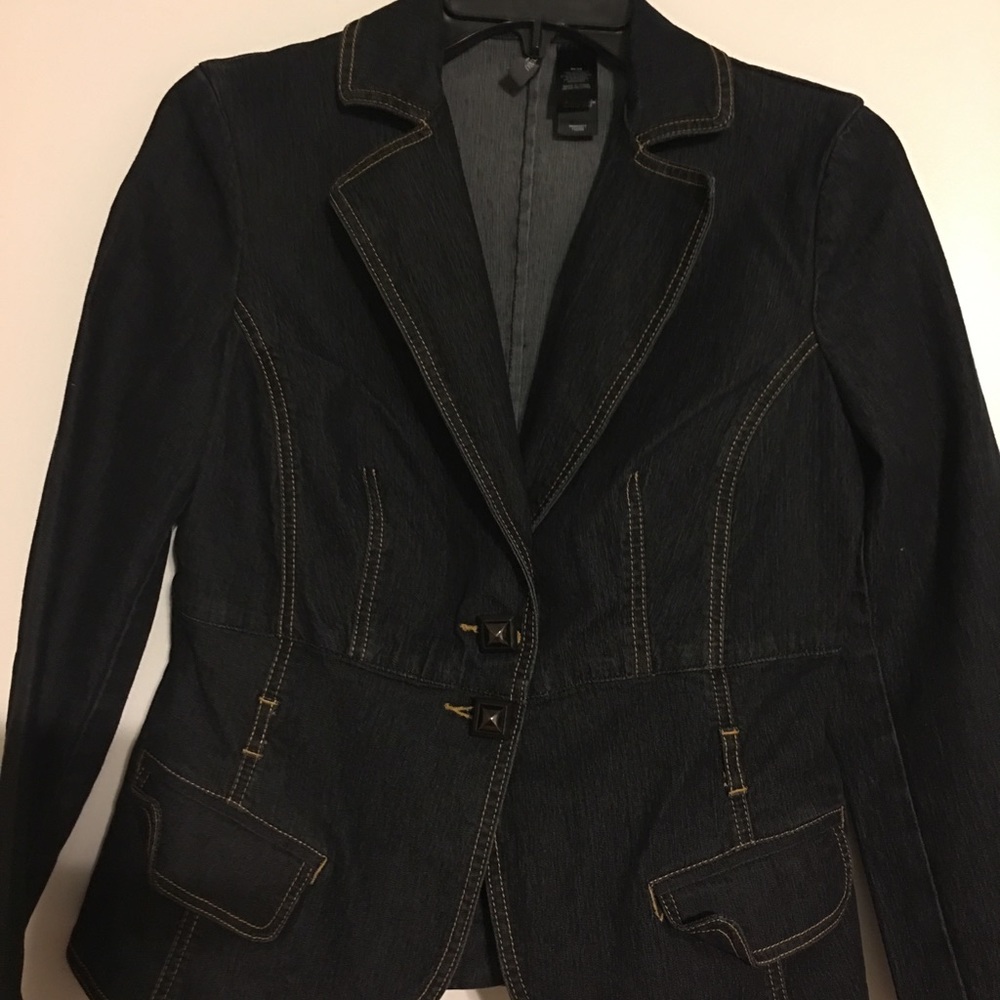 Blazer - Picture 2 of 8